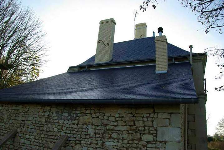 Nous installons les couverture en ardoise sur tout type de toit.